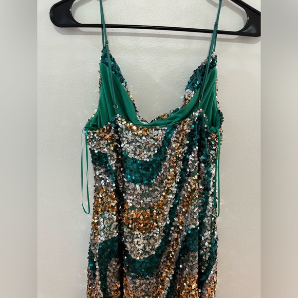 NWT LG Lizzie’s Boutique Green Pattern Sequin Dress - Picture 5 of 10